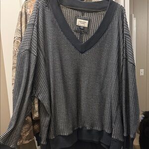 American Eagle Black and White Knit Sweater